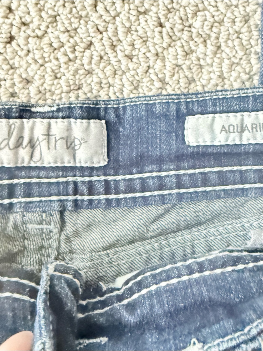 Daytrip Women's Light Blue Capri Low rise Jeans with Contrast Stitching - Picture 3 of 7